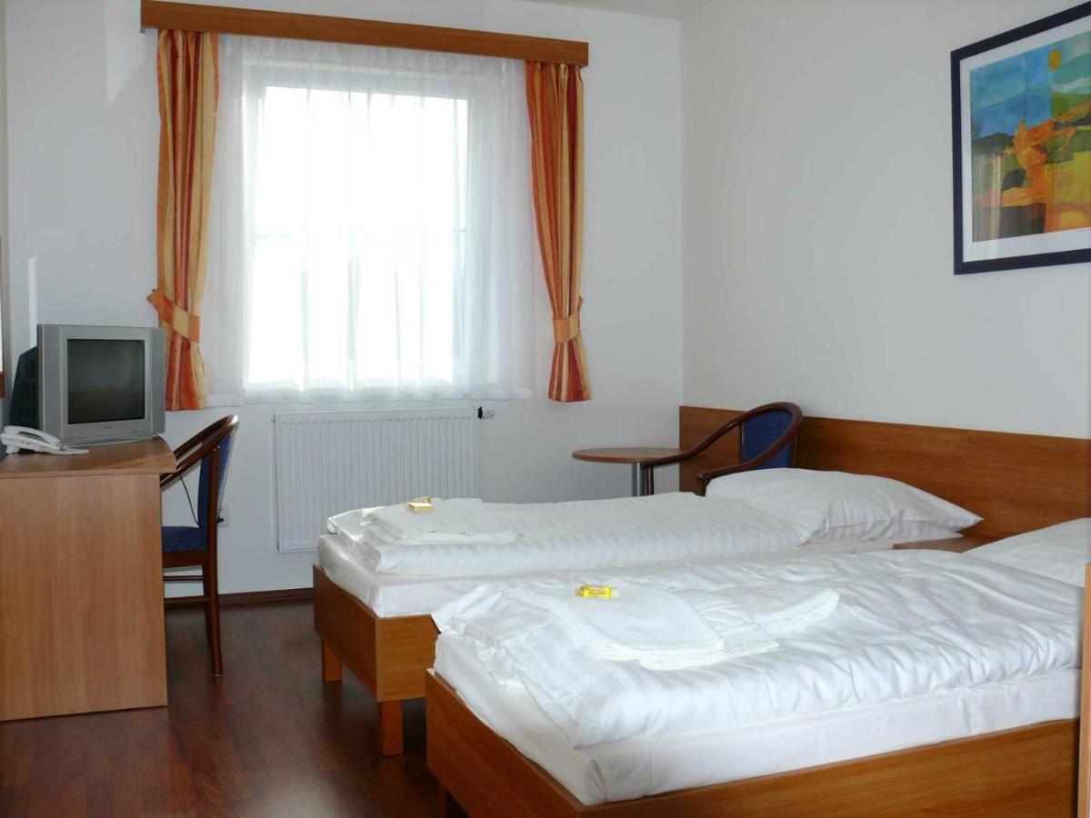 Hasicsky Hotel Pribyslav Luaran gambar