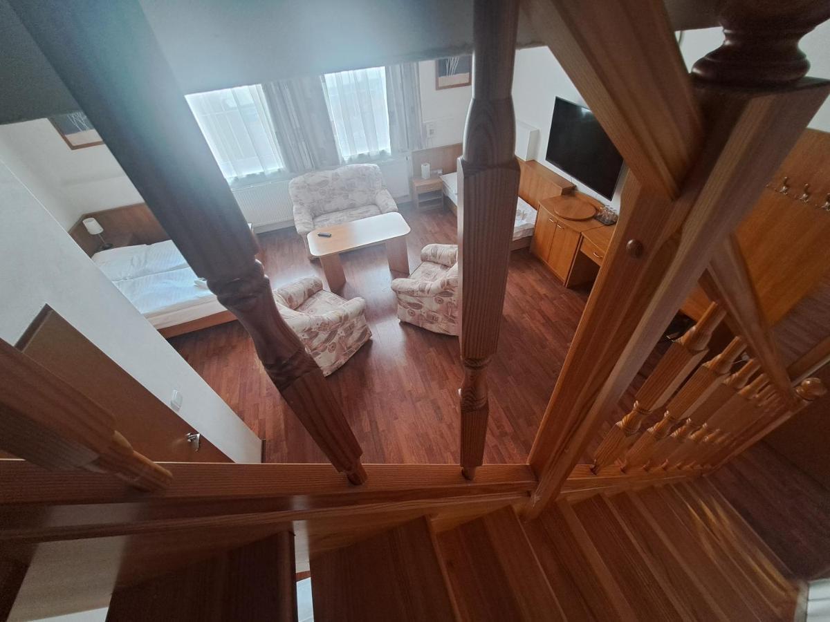 Hasicsky Hotel Pribyslav Luaran gambar