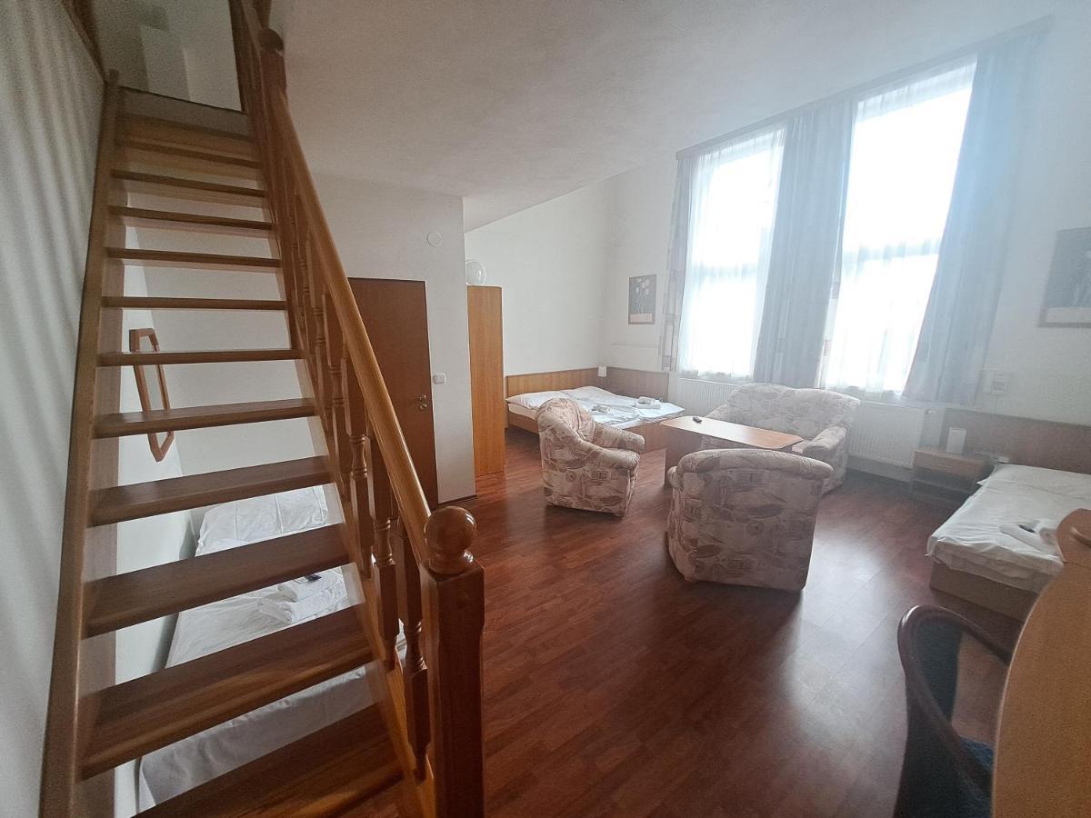 Hasicsky Hotel Pribyslav Luaran gambar