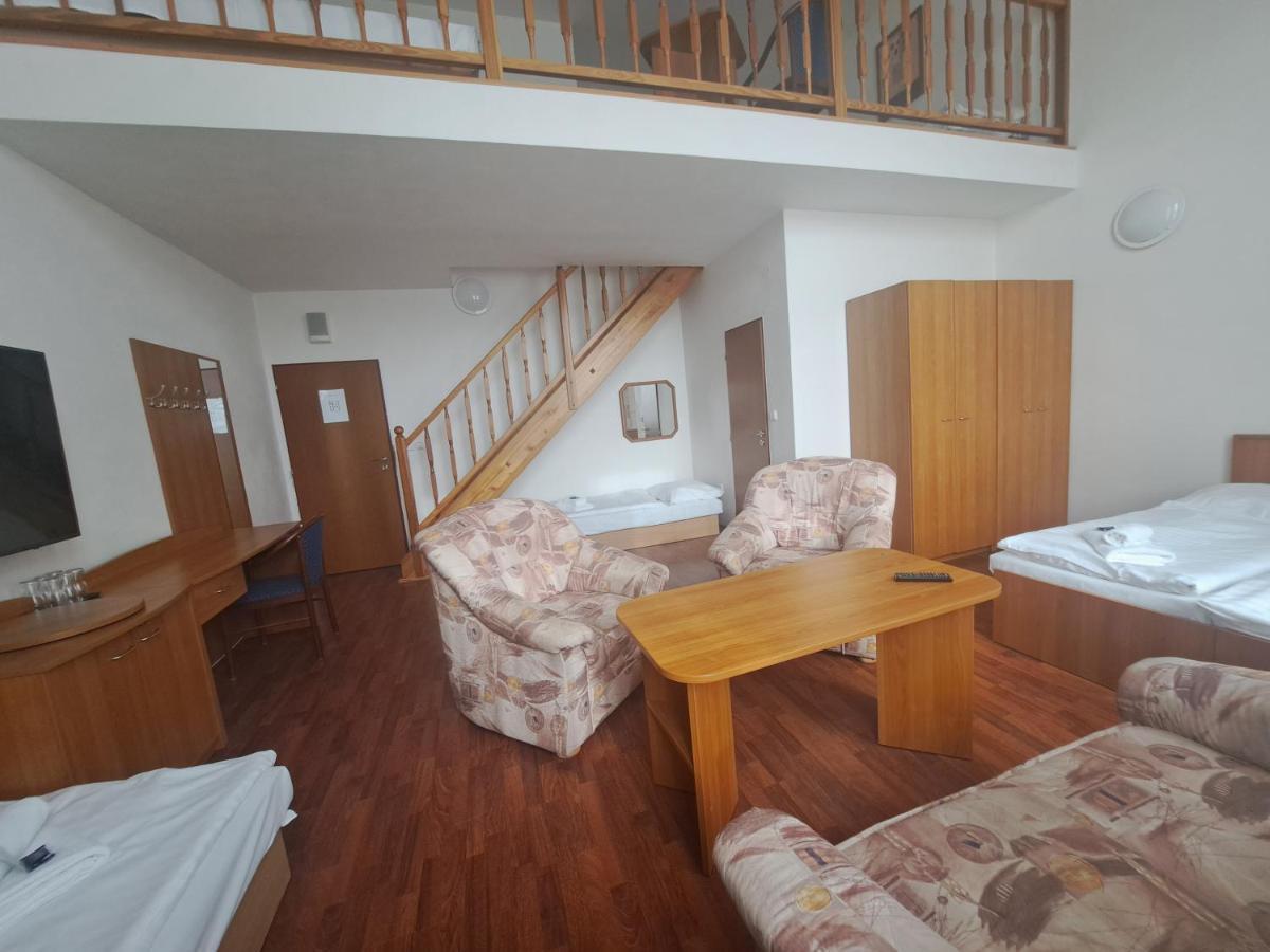 Hasicsky Hotel Pribyslav Luaran gambar